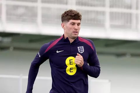 عاد إلى مانشستر سيتي.. جون ستونز يغادر معسكر إنجلترا